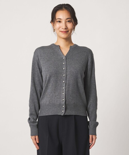 A DAY IN THE LIFE UNITED ARROWS(アデイインザライフユナイテッドアローズ)の「テンジク フェイクパールボタン キーネックニット <A DAY IN THE LIFE>(ニット/セーター・レディース・ライトグレー/ブラック/ダークグレー/コバルトブルー・FREE)」の9枚目の写真