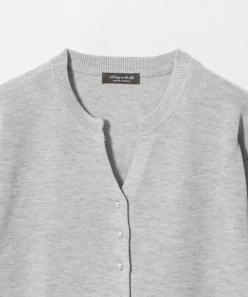A DAY IN THE LIFE UNITED ARROWS(アデイインザライフユナイテッドアローズ)の「テンジク フェイクパールボタン キーネックニット <A DAY IN THE LIFE>(ニット/セーター・レディース・ライトグレー/ブラック/ダークグレー/コバルトブルー・FREE)」の20枚目の写真