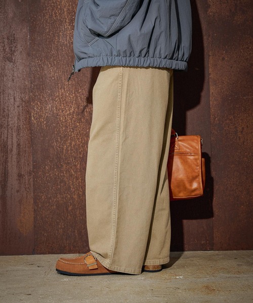 niko and...（ニコアンド）の「コットンフェードワイドチノパンツ（チノパンツ・メンズ・ブラック/ベージュ/ブラウン・LARGE/MEDIUM）」の14枚目の写真