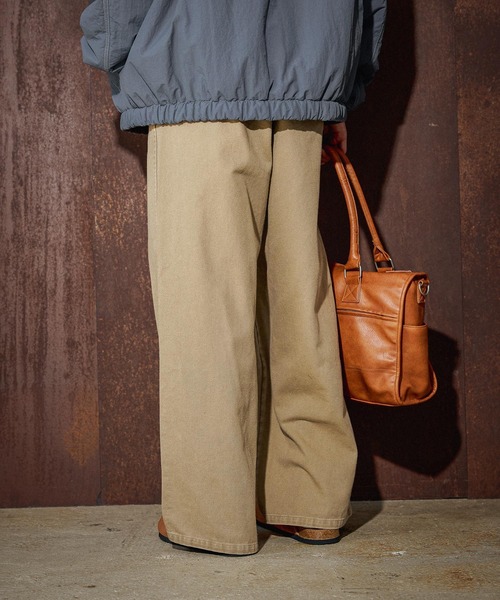niko and...（ニコアンド）の「コットンフェードワイドチノパンツ（チノパンツ・メンズ・ブラック/ベージュ/ブラウン・LARGE/MEDIUM）」の16枚目の写真