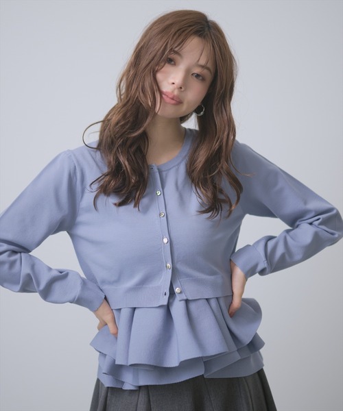 AND COUTURE(アンドクチュール)の「ペプラムニットキャミ×ニットカーディガンセット(カーディガン/ボレロ・レディース・イエロー/ブルー/チャコールグレー/ネイビー・FREE)」の3枚目の写真