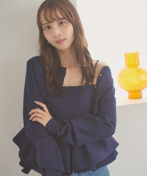 AND COUTURE(アンドクチュール)の「ペプラムニットキャミ×ニットカーディガンセット(カーディガン/ボレロ・レディース・イエロー/ブルー/チャコールグレー/ネイビー・FREE)」の1枚目の写真