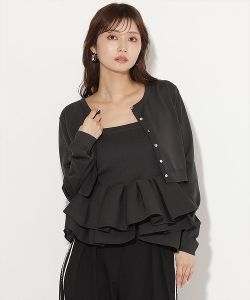 AND COUTURE(アンドクチュール)の「ペプラムニットキャミ×ニットカーディガンセット(カーディガン/ボレロ・レディース・イエロー/ブルー/チャコールグレー/ネイビー・FREE)」の2枚目の写真