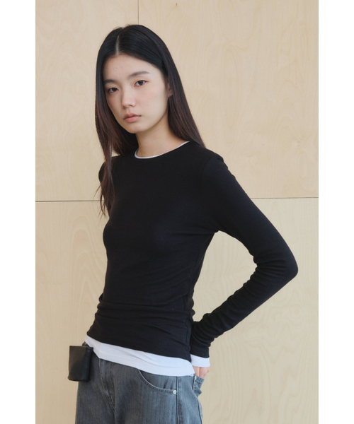 KUME(クメ)の「ベーシック ウールブレンド レイヤリングトップ ブラック(Tシャツ/カットソー・レディース・その他・MEDIUM/SMALL)」の5枚目の写真