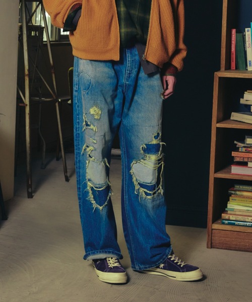 ADAM PATEK(アダムパテック)の「【ADAMPATEK/アダムパテック】 repaired trace selvedge washed denim ダメージデニムパンツ(デニムパンツ・メンズ・ブルー/ホワイト・2/3)」の2枚目の写真