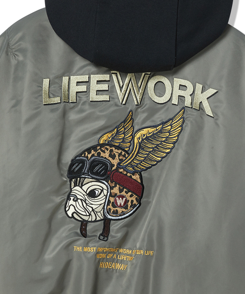 LIFE WORK（ライフワーク）の「レディース) AIRDOK ウィングボンバーフード 航空ジャンパー（ブルゾン・レディース・ブラック/カーキ・SMALL/MEDIUM）」の5枚目の写真
