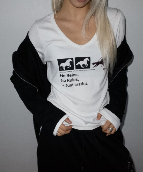 CHICKS(チックス)の「インスティンクト ドット ホース Vネック スリム長袖 Tシャツ ホワイト(Tシャツ/カットソー・レディース・ホワイト・ONE SIZE)」の5枚目の写真