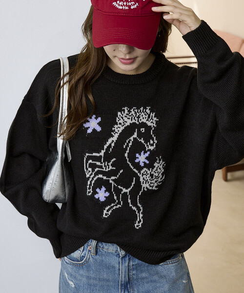 PUBLUX(パブリュクス)の「PUBLUX/パブリュクス Hourse アニマル ニット 限定展開(ニット/セーター・レディース・ブラック/ネイビー/チャコールグレー・SMALL/LARGE/MEDIUM)」の2枚目の写真