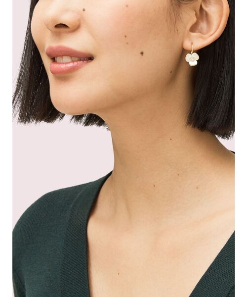 kate spade new york（ケイトスペード ニューヨーク）の「ディスコパンジー レバーバックピアス（ピアス（両耳用）・レディース・ホワイト・ONESIZE）」の3枚目の写真