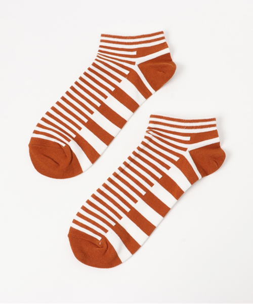 Fun & Daily（ファンアンドデイリー）の「F&D : ギミックボーダーショートソックス（ソックス/靴下・メンズ・オレンジ/ブラック/チャコールグレー/ネイビー・FREE/SMALL）」の8枚目の写真