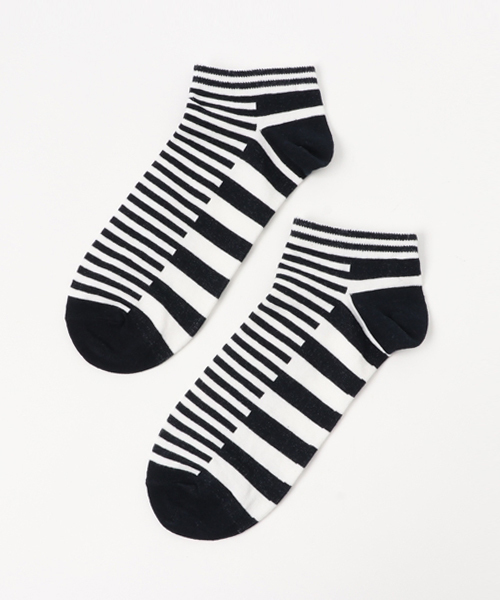 Fun & Daily（ファンアンドデイリー）の「F&D : ギミックボーダーショートソックス（ソックス/靴下・メンズ・オレンジ/ブラック/チャコールグレー/ネイビー・FREE/SMALL）」の2枚目の写真