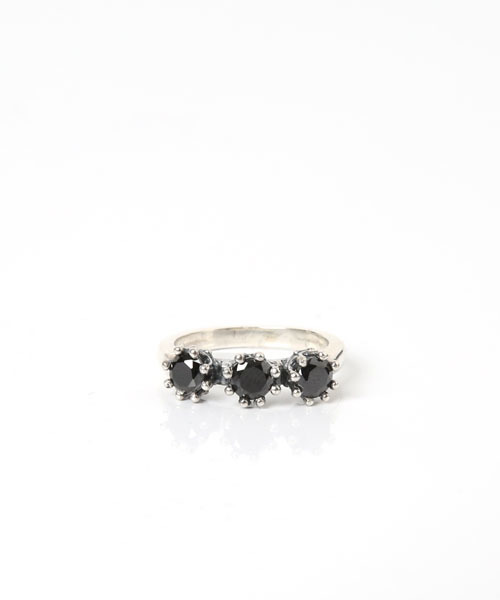ROYAL ORDER（ロイヤルオーダー）の「TRIPLE TINY CROWN BAND RING w/ CZS（リング・メンズ・シルバー・18号 US-9/15号 US-7h/14号 US-7/13号 US-6h/16号 US-8/12号 US-6）」の6枚目の写真