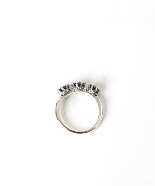 ROYAL ORDER（ロイヤルオーダー）の「TRIPLE TINY CROWN BAND RING w/ CZS（リング・メンズ・シルバー・18号 US-9/15号 US-7h/14号 US-7/13号 US-6h/16号 US-8/12号 US-6）」の7枚目の写真