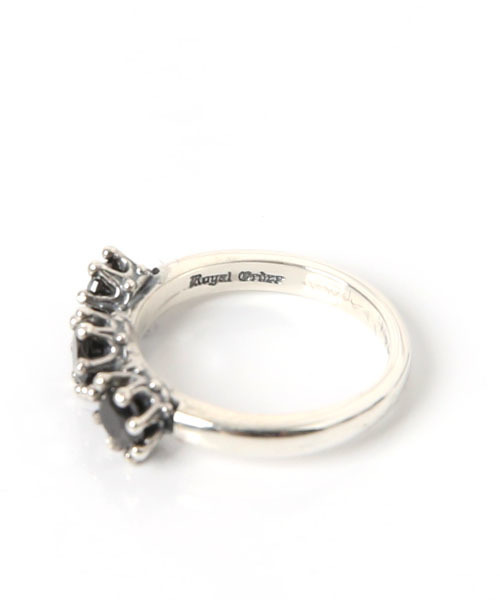 ROYAL ORDER（ロイヤルオーダー）の「TRIPLE TINY CROWN BAND RING w/ CZS（リング・メンズ・シルバー・18号 US-9/15号 US-7h/14号 US-7/13号 US-6h/16号 US-8/12号 US-6）」の8枚目の写真