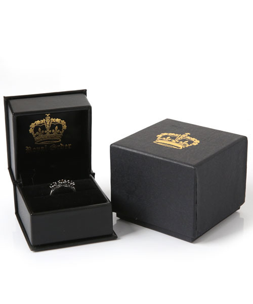 ROYAL ORDER（ロイヤルオーダー）の「TRIPLE TINY CROWN BAND RING w/ CZS（リング・メンズ・シルバー・18号 US-9/15号 US-7h/14号 US-7/13号 US-6h/16号 US-8/12号 US-6）」の2枚目の写真
