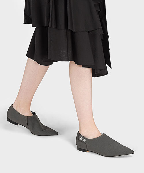 CHARLES & KEITH（チャールズ & キース）の「ポインテッドトゥフラット / POINTED TOE FLATS（バレエシューズ・レディース・ブラック/グレー・22.5cm/23cm/24.5cm/25cm/23.5cm）」の8枚目の写真