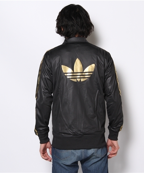 adidas 黒金 ロゴプリント セットアップ adidas 黒金 ロゴプリント セットアップ - トップス通販