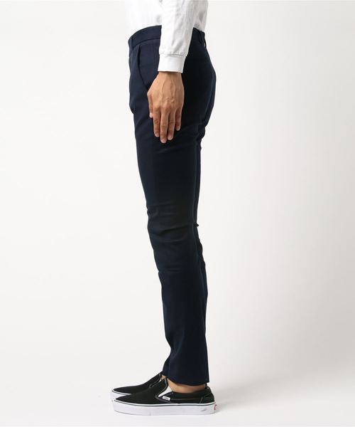 HUGO（ヒューゴ）の「エクストラスリムフィット ヴァージンウール パンツ ウィズ テクスチャード ストラクチャー（その他パンツ・メンズ・ネイビー・44/46/48/50/52）」の2枚目の写真