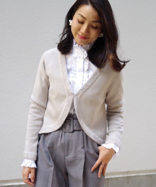 NARACAMICIE(ナラカミーチェ)の「フィルムモールトリミングVネックボレロ(カーディガン/ボレロ・レディース・グレー/ブラック・MEDIUM/LARGE)」の2枚目の写真