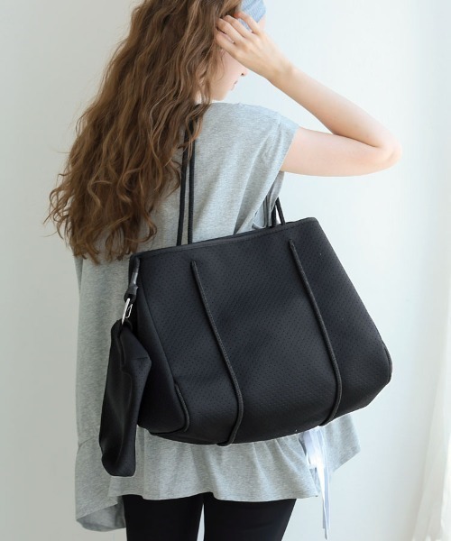 DONOBAN(ドノバン)の「ネオプレントートバッグ(ショルダーバッグ・レディース・ホワイト/ブラック/カーキ/グレー/ピンクベージュ/イエロー/サンドベージュ/グレー系その他・ONESIZE)」の12枚目の写真