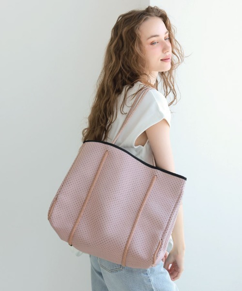 DONOBAN(ドノバン)の「ネオプレントートバッグ(ショルダーバッグ・レディース・ホワイト/ブラック/カーキ/グレー/ピンクベージュ/イエロー/サンドベージュ/グレー系その他・ONESIZE)」の18枚目の写真