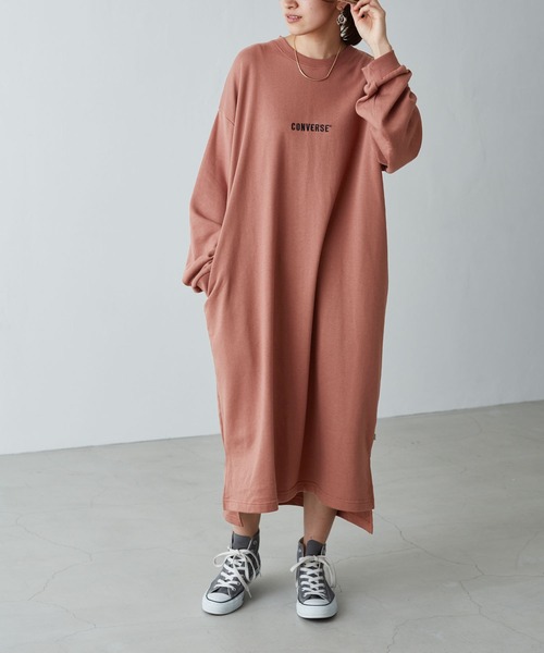 CONVERSE（コンバース）の「CONVERSE/コンバース Chaco closet 別注 限定 フロント刺繍 ボリュームスリーブ ポケット付き サイドスリット スウェットロングワンピース（ワンピース・レディース・ブラック/ベージュ/ネイビー/カーキ/アイボリー/モカ/グリーン系その他・FREE）」の3枚目の写真