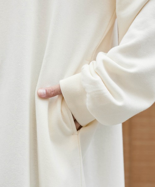 CONVERSE（コンバース）の「CONVERSE/コンバース Chaco closet 別注 限定 フロント刺繍 ボリュームスリーブ ポケット付き サイドスリット スウェットロングワンピース（ワンピース・レディース・ブラック/ベージュ/ネイビー/カーキ/アイボリー/モカ/グリーン系その他・FREE）」の19枚目の写真