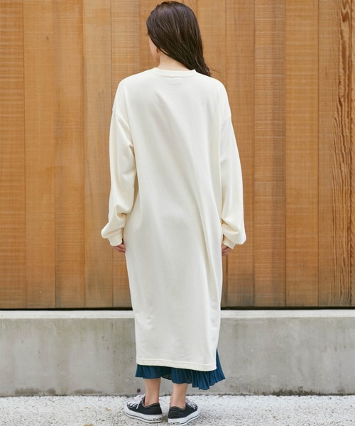 CONVERSE（コンバース）の「CONVERSE/コンバース Chaco closet 別注 限定 フロント刺繍 ボリュームスリーブ ポケット付き サイドスリット スウェットロングワンピース（ワンピース・レディース・ブラック/ベージュ/ネイビー/カーキ/アイボリー/モカ/グリーン系その他・FREE）」の14枚目の写真