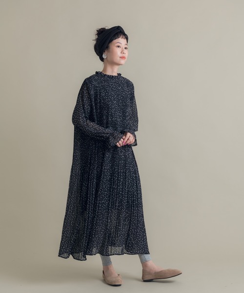 Libra Cue（リブラ キュー）の「Libra フリルカラープリーツワンピース（ワンピース・レディース・ブラック/ベージュ/ブラウン/オフホワイト・FREE）」の11枚目の写真