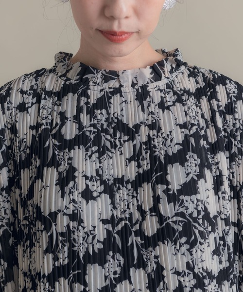 Libra Cue（リブラ キュー）の「Libra フリルカラープリーツワンピース（ワンピース・レディース・ブラック/ベージュ/ブラウン/オフホワイト・FREE）」の8枚目の写真