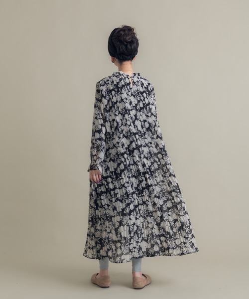 Libra Cue（リブラ キュー）の「Libra フリルカラープリーツワンピース（ワンピース・レディース・ブラック/ベージュ/ブラウン/オフホワイト・FREE）」の7枚目の写真