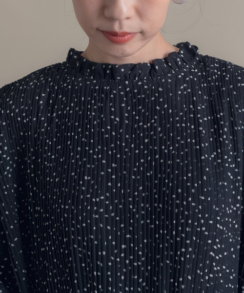 Libra Cue（リブラ キュー）の「Libra フリルカラープリーツワンピース（ワンピース・レディース・ブラック/ベージュ/ブラウン/オフホワイト・FREE）」の13枚目の写真