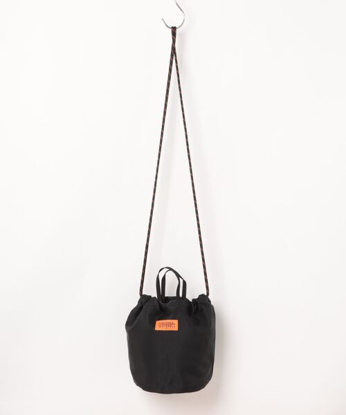 UNIVERSAL OVERALL(ユニバーサルオーバーオール)の「【UNIVERSAL OVERALL】ウォータープルーフ巾着バッグ カラーザイルナイロンポーチショルダーバッグ UVO-023(ショルダーバッグ・レディース・チャコールグレー/ライトグリーン/ワイン/ホワイト系その他3/グレイッシュブルー/オレンジ/ブラック/ベージュ・FREE)」の2枚目の写真