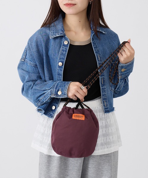 UNIVERSAL OVERALL(ユニバーサルオーバーオール)の「【UNIVERSAL OVERALL】ウォータープルーフ巾着バッグ カラーザイルナイロンポーチショルダーバッグ UVO-023(ショルダーバッグ・レディース・チャコールグレー/ライトグリーン/ワイン/ホワイト系その他3/グレイッシュブルー/オレンジ/ブラック/ベージュ・FREE)」の7枚目の写真