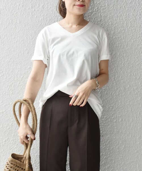 SHIPS(シップス)の「slic slic:VネックTEE◇(Tシャツ/カットソー・レディース・ホワイト/ブラック/イエロー/ライトグリーン・ONE SIZE)」の3枚目の写真