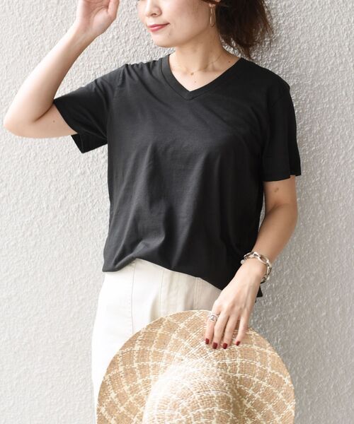 SHIPS(シップス)の「slic slic:VネックTEE◇(Tシャツ/カットソー・レディース・ホワイト/ブラック/イエロー/ライトグリーン・ONE SIZE)」の1枚目の写真