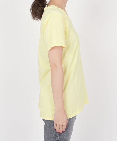 SHIPS(シップス)の「slic slic:VネックTEE◇(Tシャツ/カットソー・レディース・ホワイト/ブラック/イエロー/ライトグリーン・ONE SIZE)」の6枚目の写真