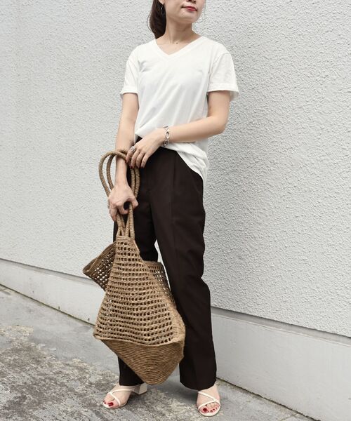 SHIPS(シップス)の「slic slic:VネックTEE◇(Tシャツ/カットソー・レディース・ホワイト/ブラック/イエロー/ライトグリーン・ONE SIZE)」の14枚目の写真