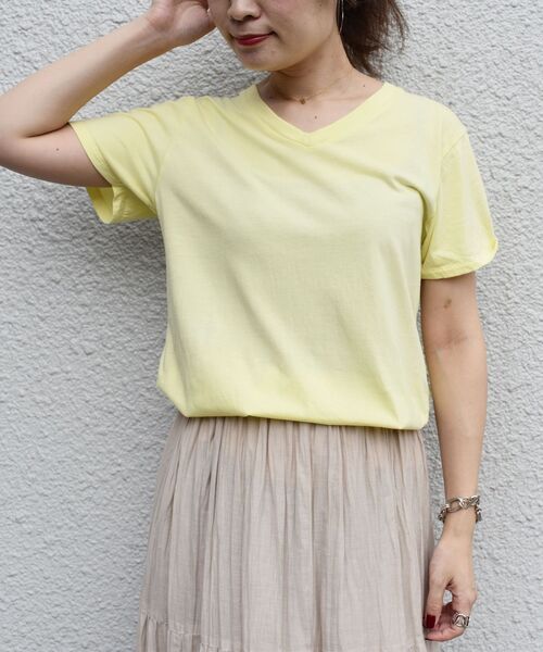 SHIPS(シップス)の「slic slic:VネックTEE◇(Tシャツ/カットソー・レディース・ホワイト/ブラック/イエロー/ライトグリーン・ONE SIZE)」の17枚目の写真