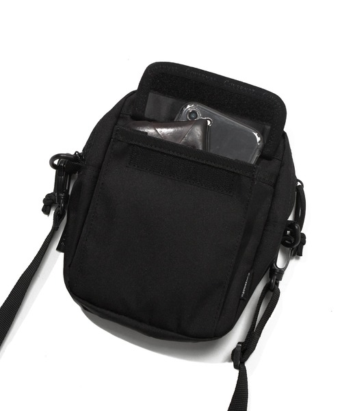 COVERNAT（カバーナット）の「【COVERNAT】CORDURA SMALL CROSS BAG BLACK / カバーナット コーデュラ スモール クロス バッグ ブラック（ボディバッグ/ウエストポーチ・メンズ・ブラック・FREE）」の7枚目の写真