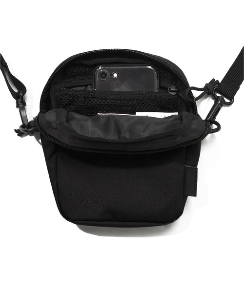 COVERNAT（カバーナット）の「【COVERNAT】CORDURA SMALL CROSS BAG BLACK / カバーナット コーデュラ スモール クロス バッグ ブラック（ボディバッグ/ウエストポーチ・メンズ・ブラック・FREE）」の6枚目の写真