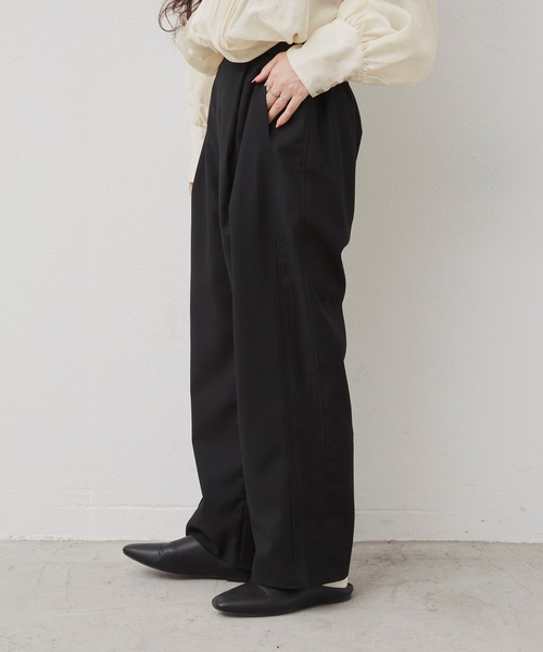 Libra Cue（リブラ キュー）の「Libra リラックステーパードパンツ（スラックス・レディース・ブラック/ベージュ/カーキ・FREE）」の2枚目の写真