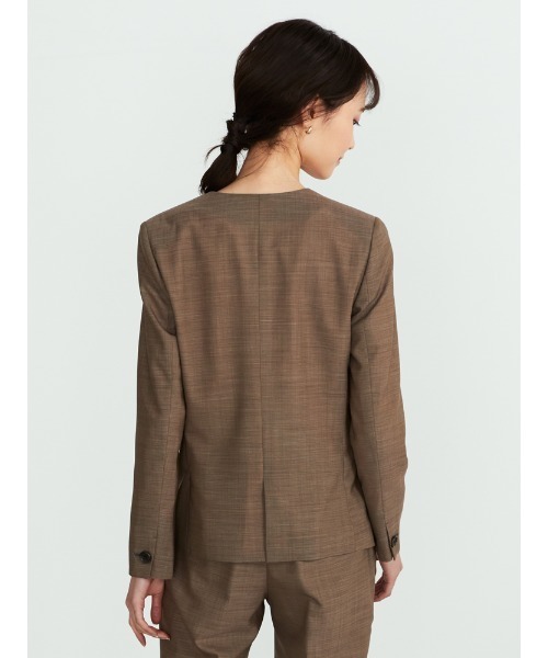 Perfect Suit FActory（パーフェクトスーツファクトリー）の「超軽量　ウォッシャブル　ブラウン無地　ノーカラーJK（ノーカラージャケット・レディース・ブラウン・S/SS/L/M）」の5枚目の写真