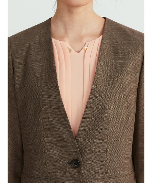 Perfect Suit FActory（パーフェクトスーツファクトリー）の「超軽量　ウォッシャブル　ブラウン無地　ノーカラーJK（ノーカラージャケット・レディース・ブラウン・S/SS/L/M）」の7枚目の写真