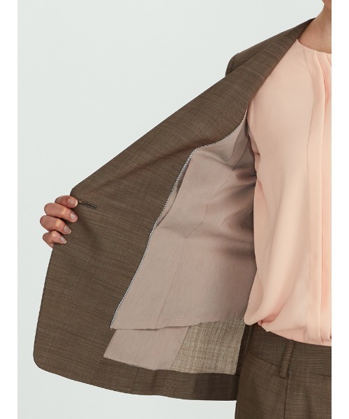 Perfect Suit FActory（パーフェクトスーツファクトリー）の「超軽量　ウォッシャブル　ブラウン無地　ノーカラーJK（ノーカラージャケット・レディース・ブラウン・S/SS/L/M）」の11枚目の写真