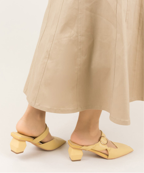 RANDA(ランダ)の「ソフト ねじりストラップスクエアカットミュール(パンプス・レディース・イエロー/グリーン/クリーム・M/L/LL/S)」の9枚目の写真
