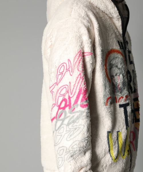 STUD MUFFIN（スタッドマフィン）の「STUD MUFFIN/スタッドマフィン/フリース WEARETHEWORLDコラージュプリント ビックジップパーカー（パーカー・メンズ・オフホワイト・2/3/4）」の3枚目の写真