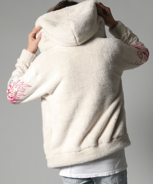 STUD MUFFIN（スタッドマフィン）の「STUD MUFFIN/スタッドマフィン/フリース WEARETHEWORLDコラージュプリント ビックジップパーカー（パーカー・メンズ・オフホワイト・2/3/4）」の6枚目の写真