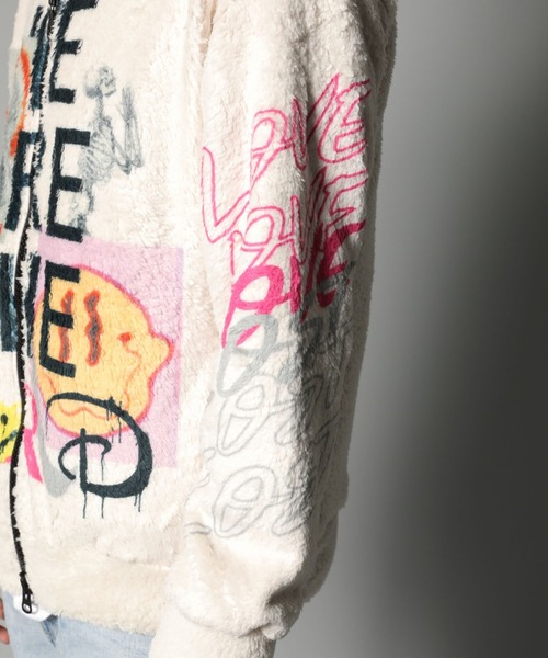 STUD MUFFIN（スタッドマフィン）の「STUD MUFFIN/スタッドマフィン/フリース WEARETHEWORLDコラージュプリント ビックジップパーカー（パーカー・メンズ・オフホワイト・2/3/4）」の8枚目の写真