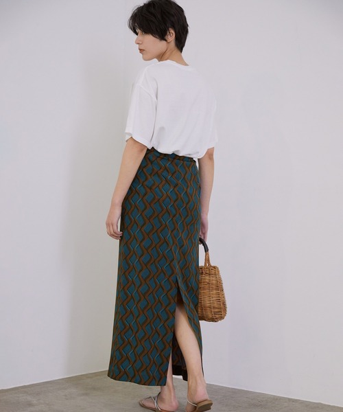 MADEMOISELLE ROPE'(マドモアゼル ロペ)の「バックオープンバティックスカート(スカート・レディース・ダークブラウン/ベージュ・38)」の4枚目の写真